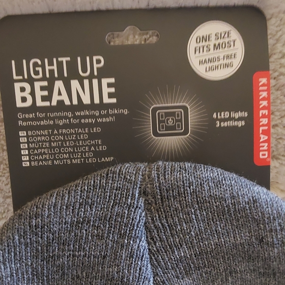 🌺 NWT Kikkerland Light Up Beanie (Gray)(Unisex) - Picture 3 of 6